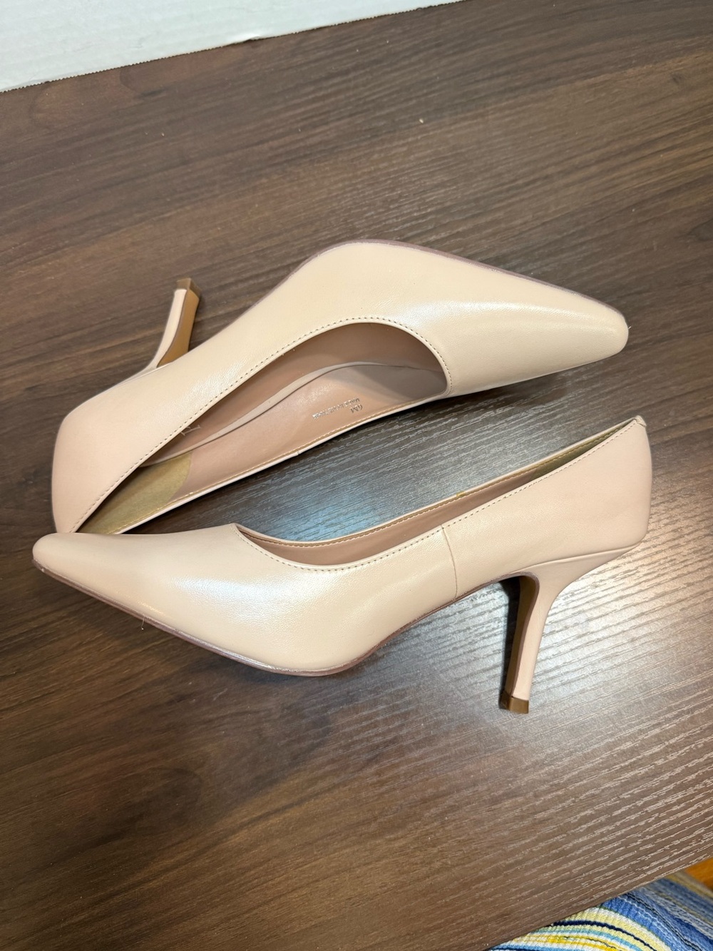 The most comfortable heels out there! Mid Heel Pumps, neutral color size 6